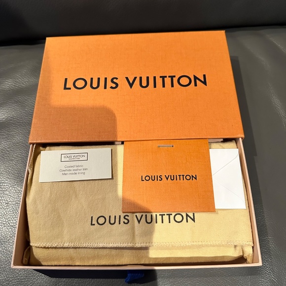Louis Vuitton Sarah Wallet - Picture 7 of 7